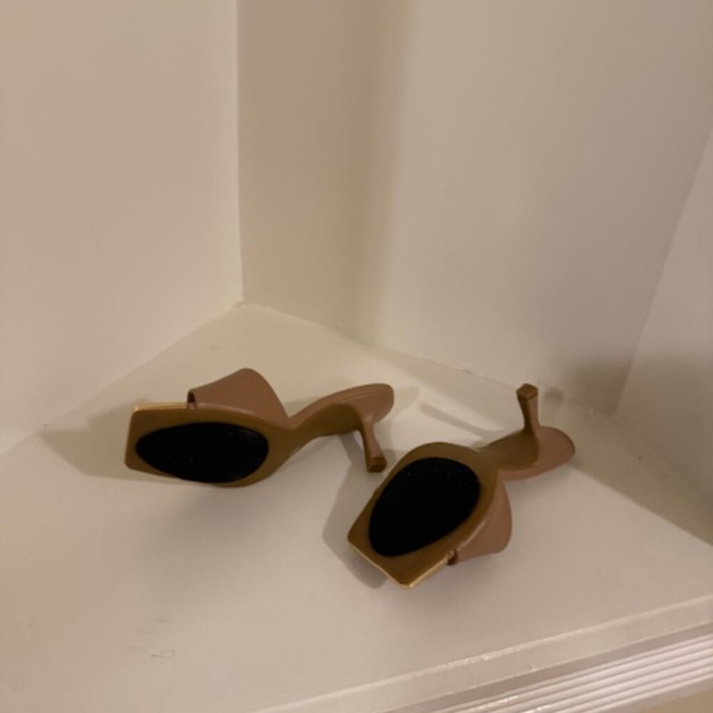 Heels - Picture 2 of 5